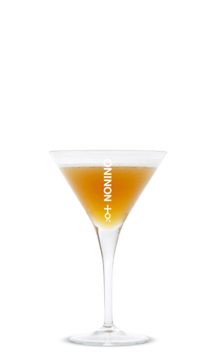 "Beati Fumo" di Nonino nasce dalla mente creativa del mixologist di Chicago Mike Ryan, un cocktail con Amaro Nonino Quintessentia che regala le suggestioni di un viaggio nelle Distillerie a Ronchi di Percoto.
