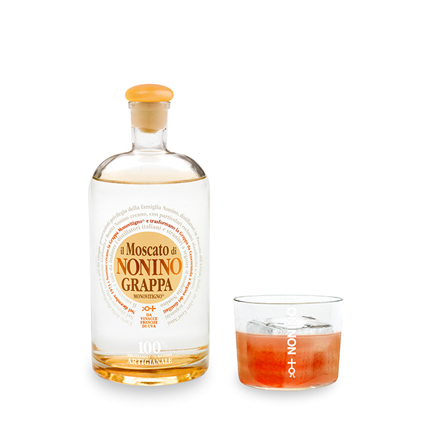 Il Chinotto Negroni è un cocktail con Grappa Nonino Monovitigno® Moscato creato dalla star della mixology internazionale Monica Berg.